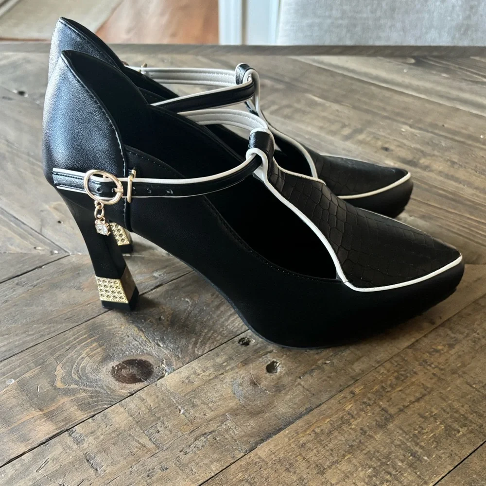 Black Pointed-Toe T-Strap Flats‎ with White Piping